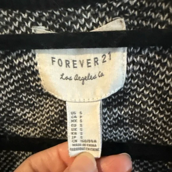 Forever 21 Monochrome Knit Cardigan Boho Aztec - Picture 2 of 13